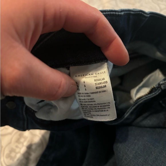 AE Distressed Curvy High Rise Jeggings Size 6 - Picture 3 of 8